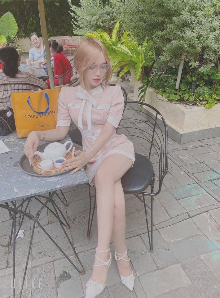 Bí mật hẹn hò với... con trai