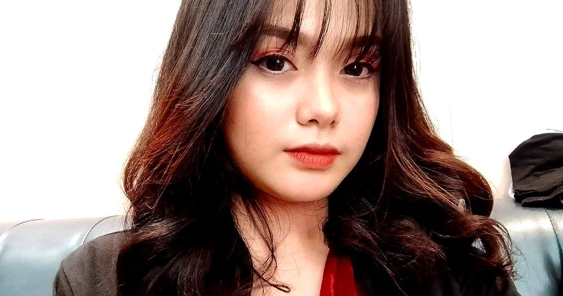 Bố dượng trừng phạt đứa con gái ngỗ nghịch không nghe lời